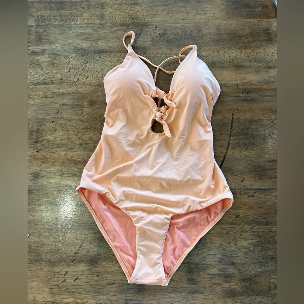 Quintsol Swimsuit - Picture 1 of 3